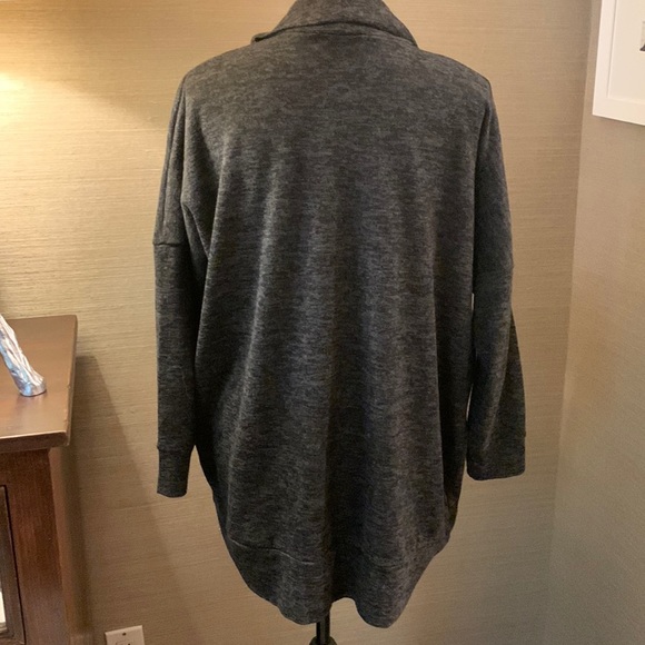 🌀GRAB-N-GO GLAM🌀 Veronica M Gray Sweater Bringing Cardi-YES Energy 💃🧥☁️ - Picture 3 of 10